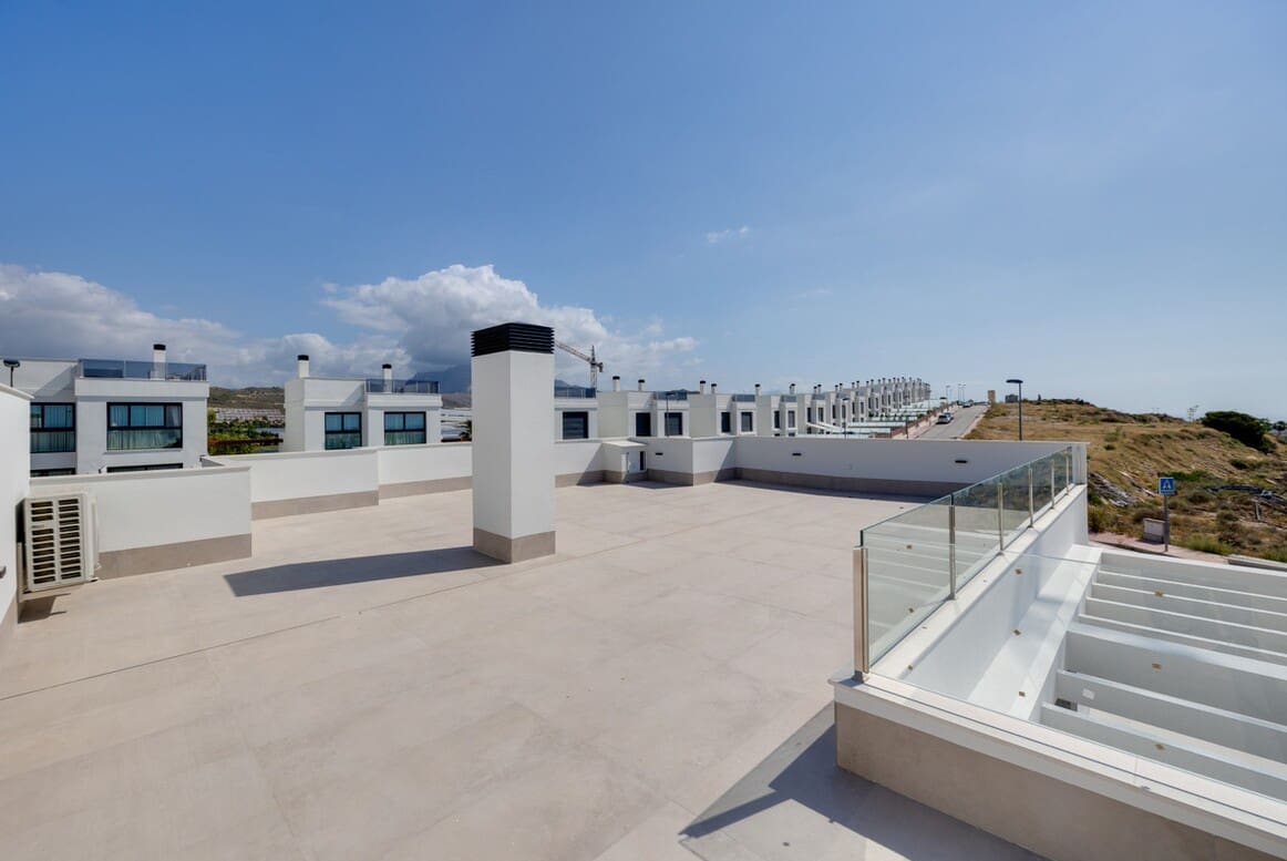 3 soverom Villa til salgs i Alicante by med svømmebasseng garasje - € 670 000 (Ref: 10144485)