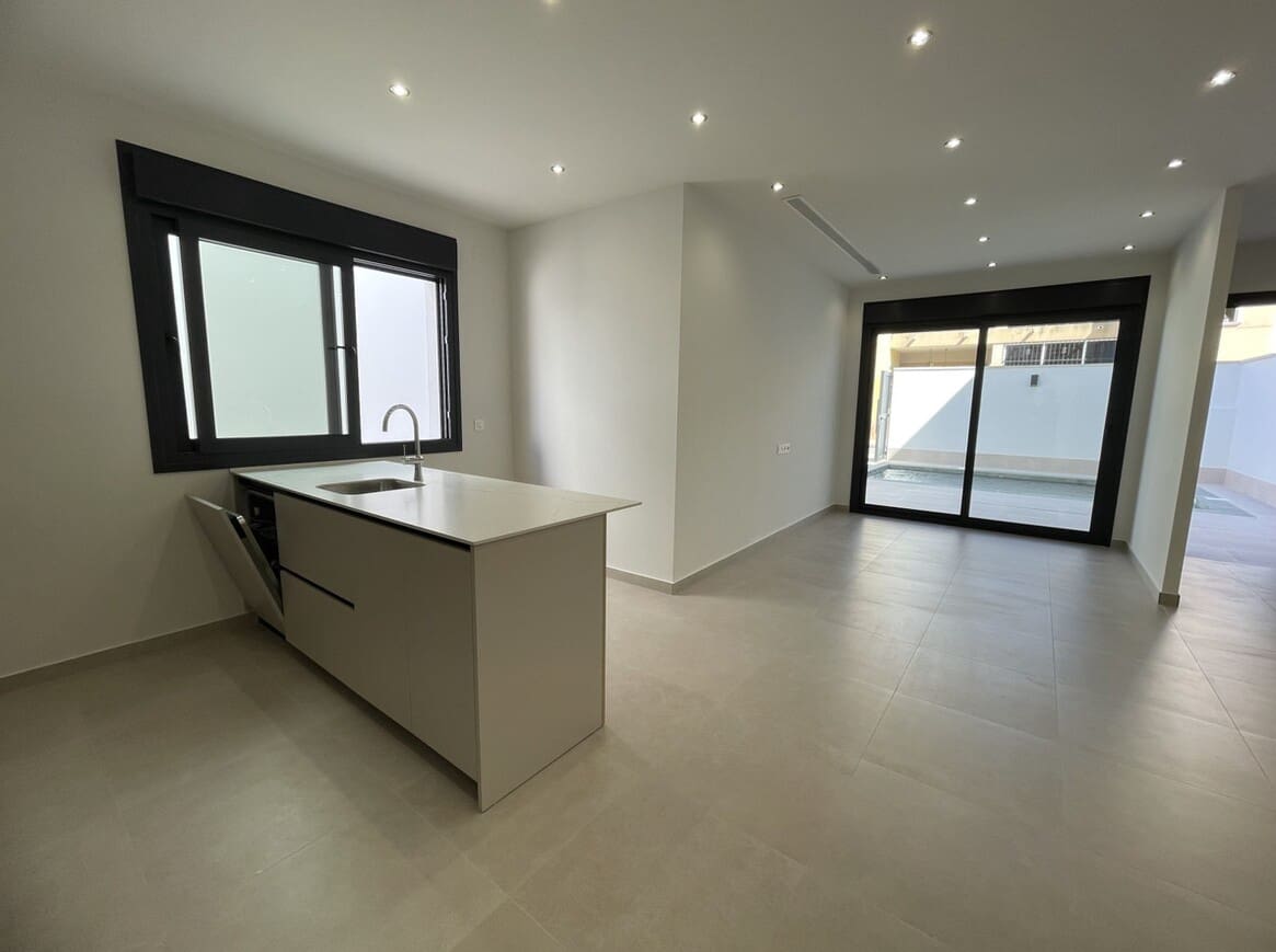 3 bedroom Villa for sale in Almoradi with pool garage - € 389,900 (Ref: 10144505)