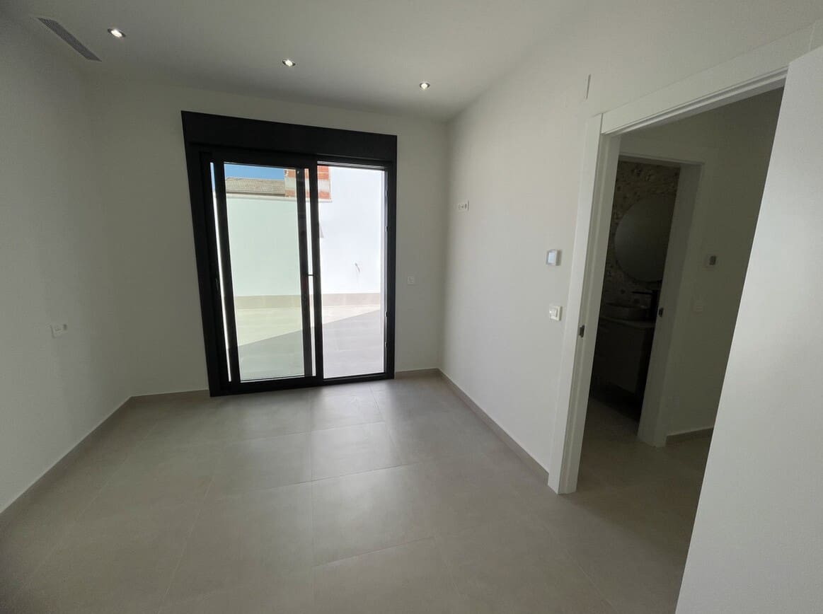 3 bedroom Villa for sale in Almoradi with pool garage - € 389,900 (Ref: 10144505)
