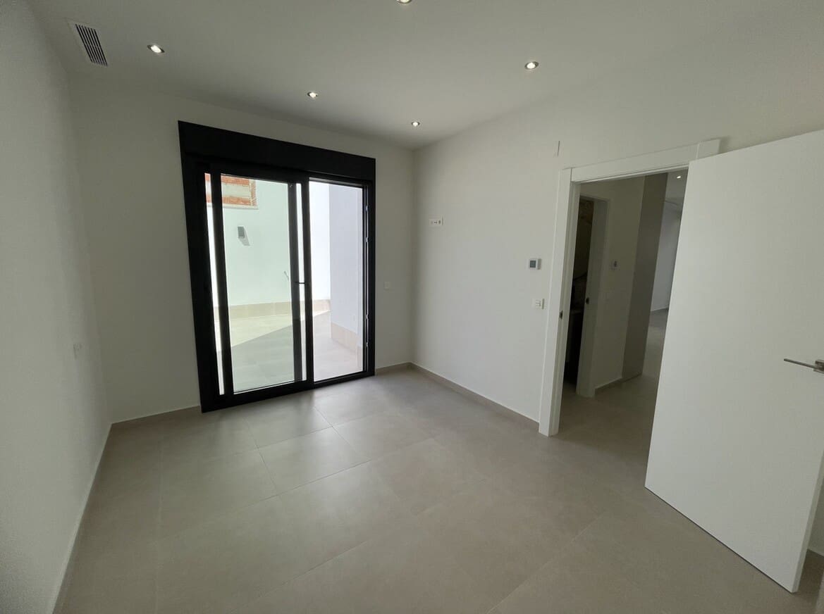 3 bedroom Villa for sale in Almoradi with pool garage - € 389,900 (Ref: 10144505)