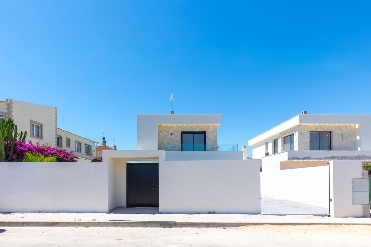 Chalet de 4 habitaciones en Torrevieja en venta con piscina garaje - 895.000 € (Ref: 10144506)