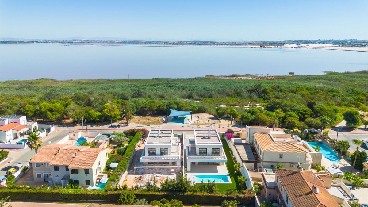 Chalet de 4 habitaciones en Torrevieja en venta con piscina garaje - 895.000 € (Ref: 10144506)