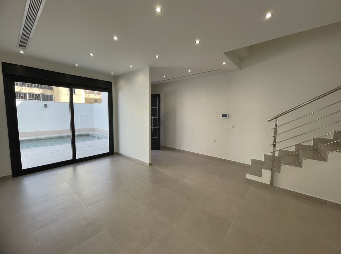 3 soveværelse Villa til salg i Almoradi med swimmingpool garage - € 379.900 (Ref: 10144511)