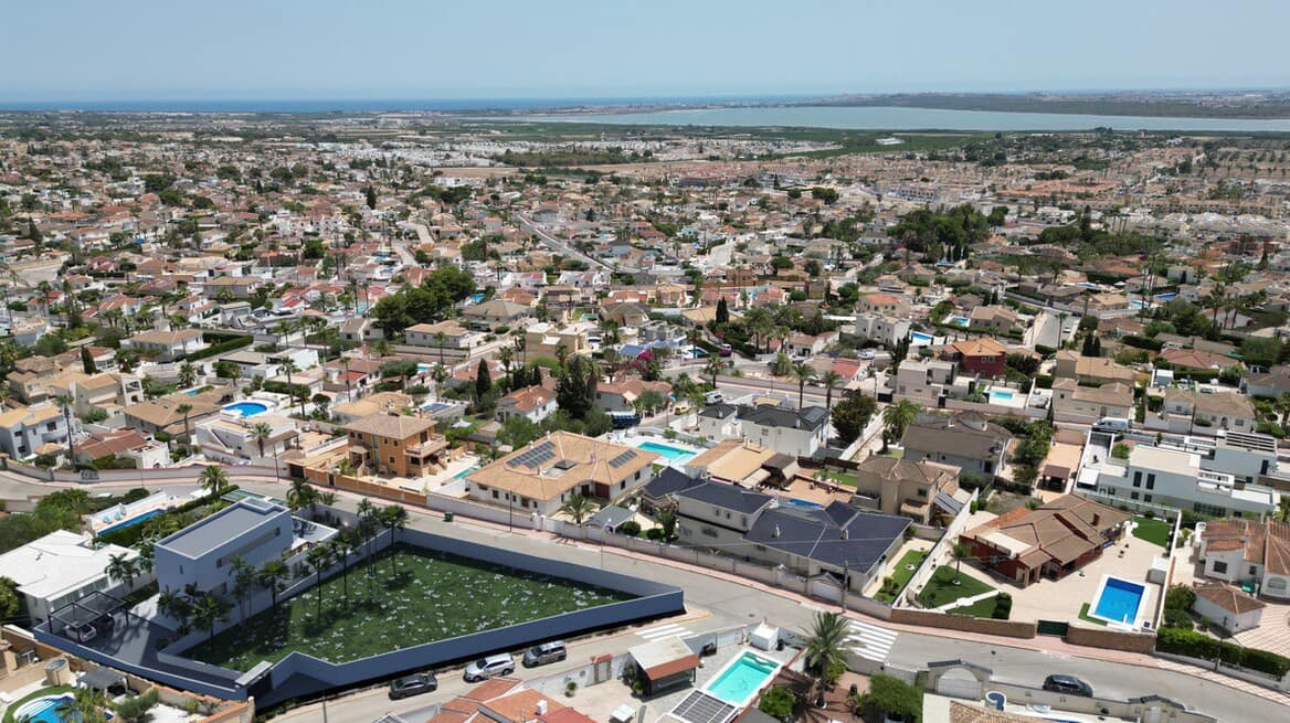 3 bedroom Villa for sale in Rojales with pool garage - € 1,215,000 (Ref: 10144514)