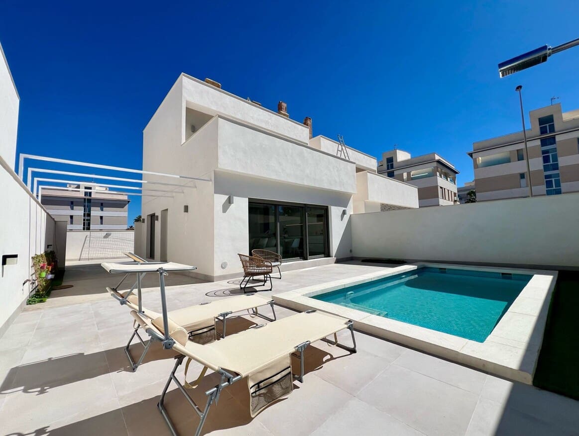 3 bedroom Villa for sale in La Zenia with garage - € 559,900 (Ref: 10144528)