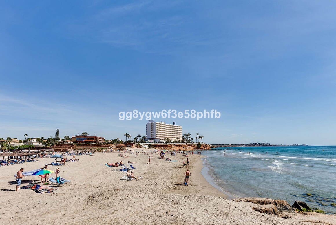 3 sypialnia Willa na sprzedaż w La Zenia z basenem garażem - 890 000 € (Ref: 10144537)