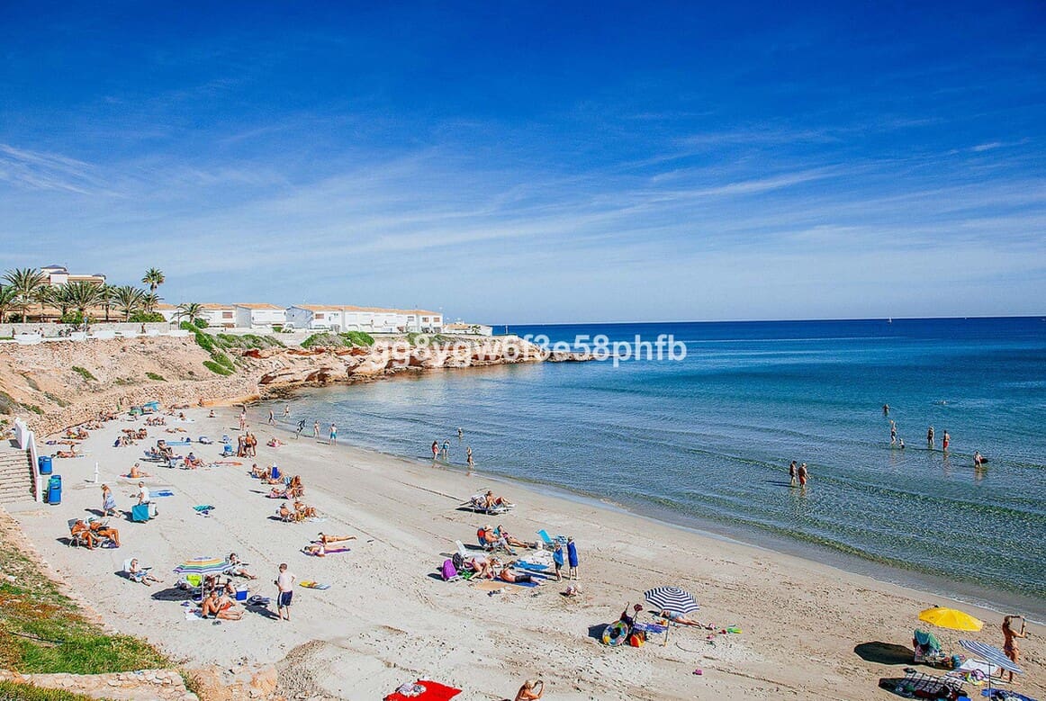 3 sypialnia Willa na sprzedaż w La Zenia z basenem garażem - 890 000 € (Ref: 10144537)