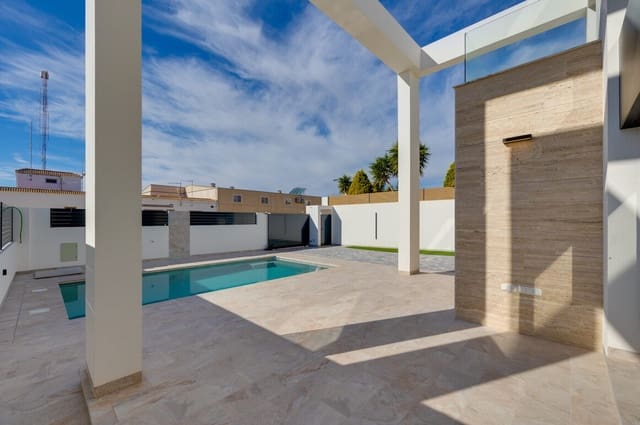 4 soveværelse Villa til salg i Aguas Nuevas, Torrevieja med swimmingpool garage - € 780.000 (Ref: 10144539)