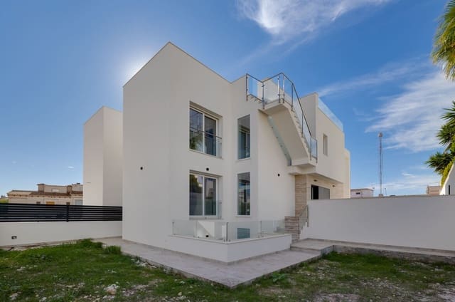 4 soveværelse Villa til salg i Aguas Nuevas, Torrevieja med swimmingpool garage - € 780.000 (Ref: 10144539)