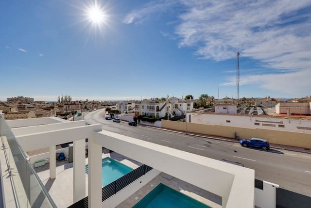 4 soveværelse Villa til salg i Aguas Nuevas, Torrevieja med swimmingpool garage - € 780.000 (Ref: 10144539)