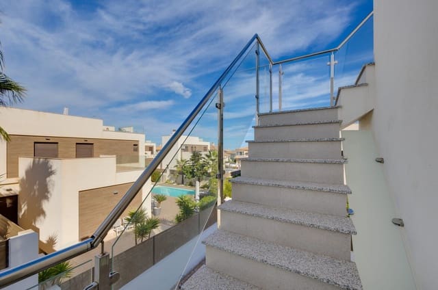 4 soveværelse Villa til salg i Aguas Nuevas, Torrevieja med swimmingpool garage - € 780.000 (Ref: 10144539)