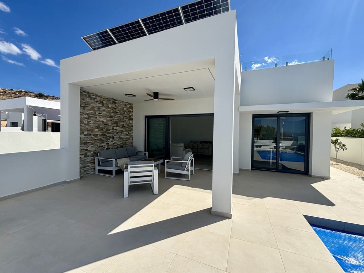 3 bedroom Villa for sale in Benijofar with pool garage - € 599,000 (Ref: 10144554)