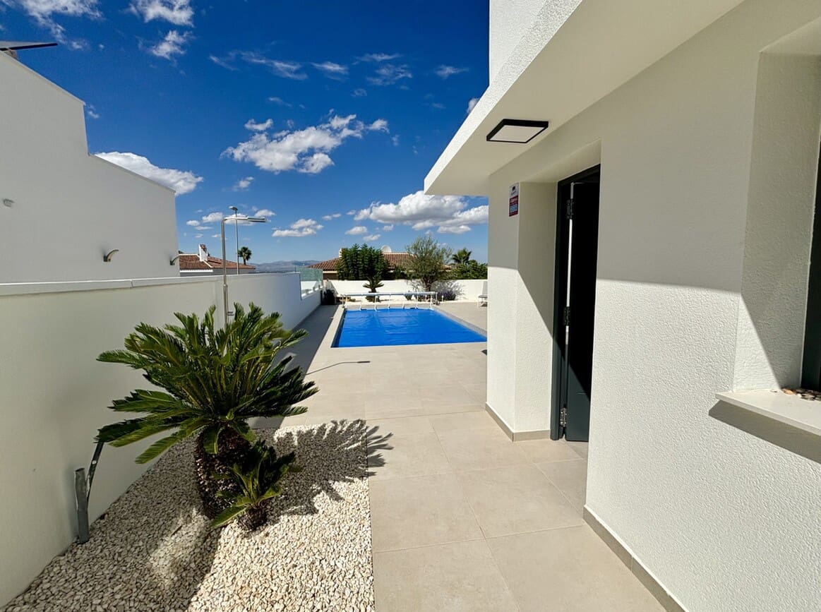 3 bedroom Villa for sale in Benijofar with pool garage - € 599,000 (Ref: 10144554)