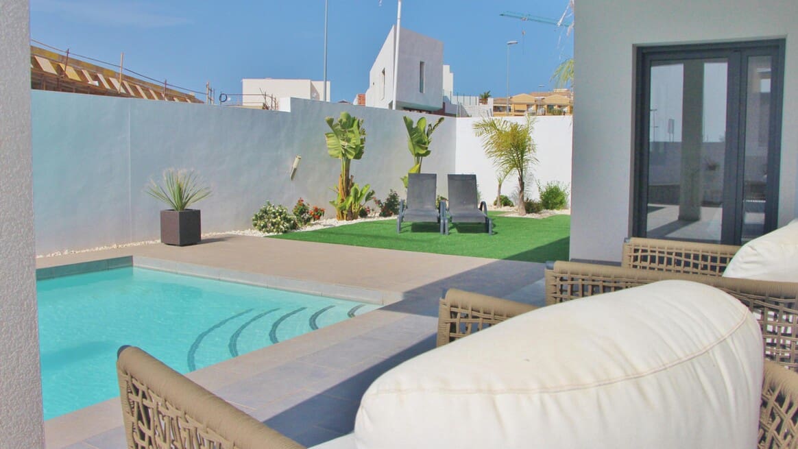 3 bedroom Villa for sale in Benijofar with pool garage - € 589,000 (Ref: 10144559)