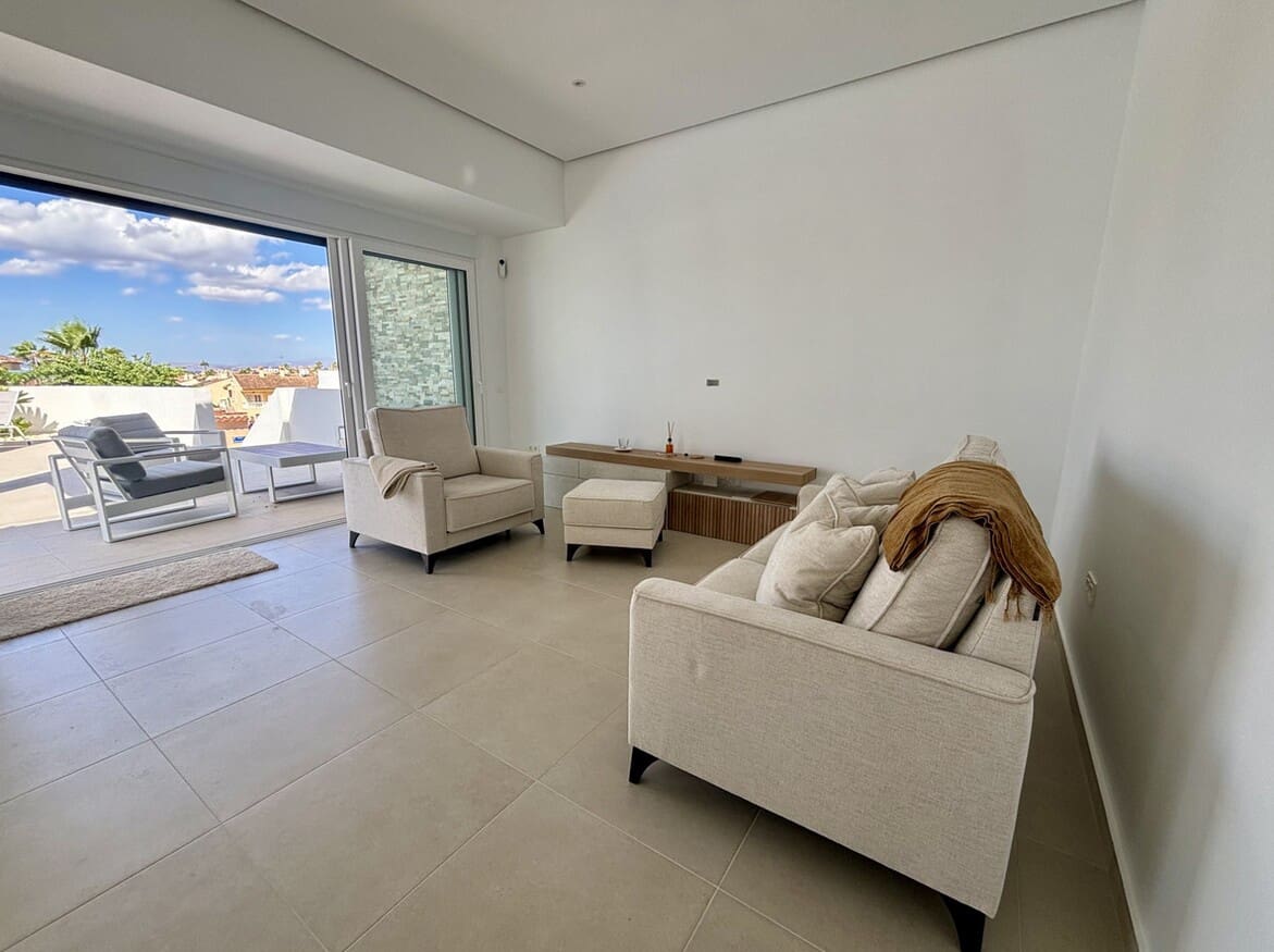 3 bedroom Villa for sale in Benijofar with pool garage - € 589,000 (Ref: 10144559)