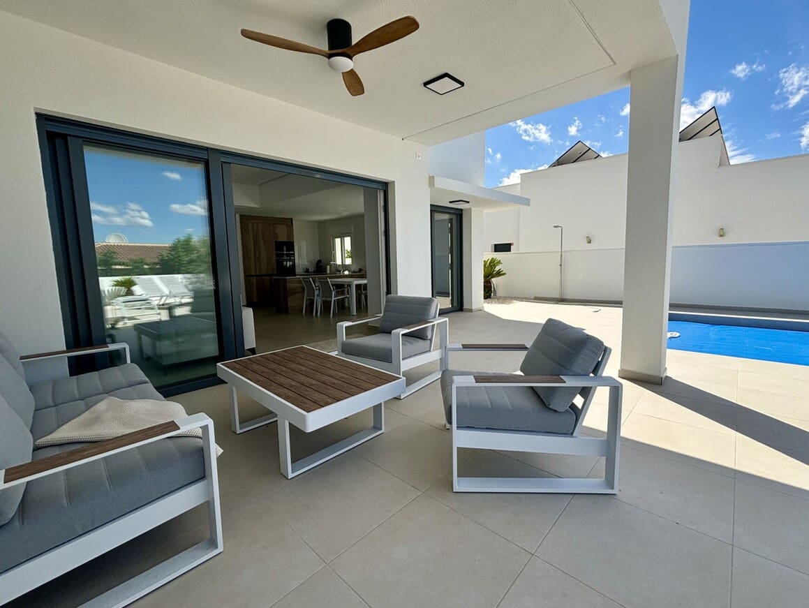 3 bedroom Villa for sale in Benijofar with pool garage - € 589,000 (Ref: 10144559)