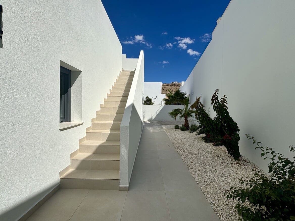 3 bedroom Villa for sale in Benijofar with pool garage - € 589,000 (Ref: 10144559)