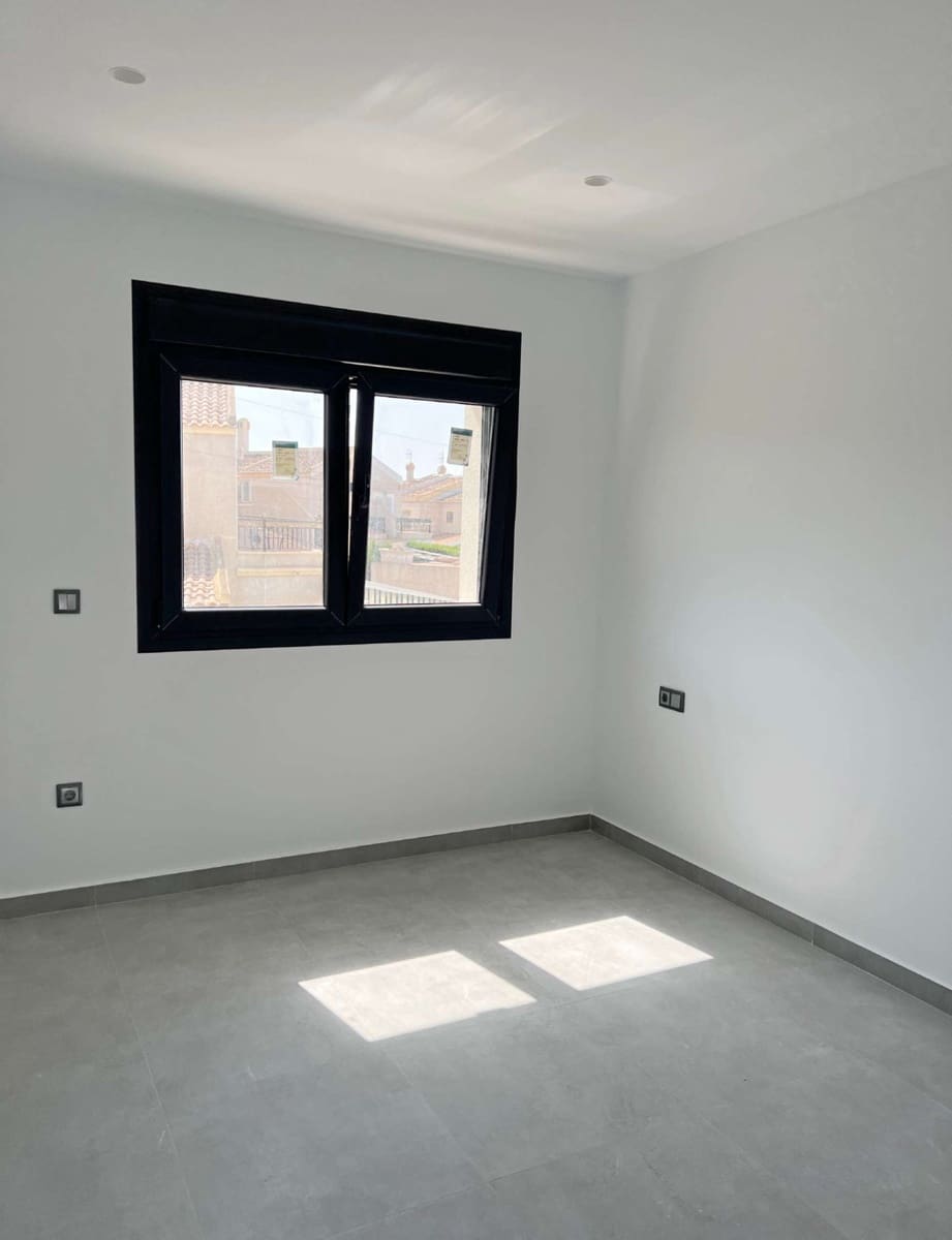 5 chambre Villa/Maison à vendre à Torrevieja avec piscine garage - 1 350 000 € (Ref: 10144564)