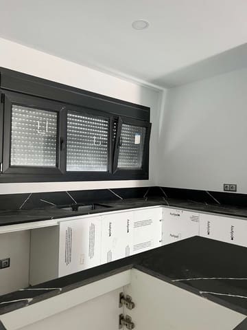 Chalet de 5 habitaciones en Parque Acuático - Sector 25, Torrevieja en venta con piscina garaje - 1.350.000 € (Ref: 10144564)
