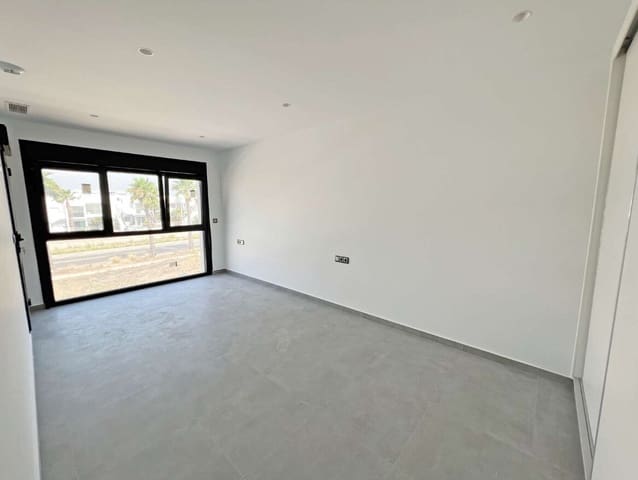 Chalet de 5 habitaciones en Parque Acuático - Sector 25, Torrevieja en venta con piscina garaje - 1.350.000 € (Ref: 10144564)