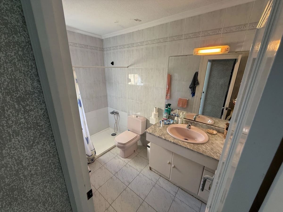 6 soverom Villa til salgs i Torrevieja med svømmebasseng garasje - € 695 000 (Ref: 10144610)