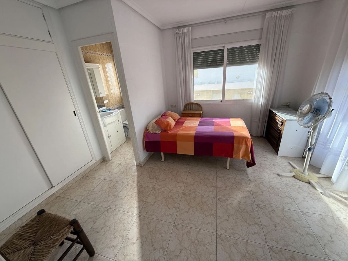6 soverom Villa til salgs i Torrevieja med svømmebasseng garasje - € 695 000 (Ref: 10144610)