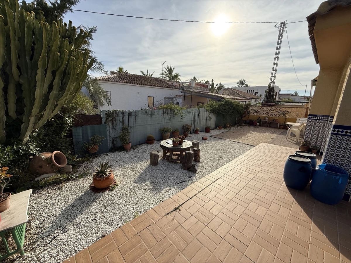 6 soverom Villa til salgs i Torrevieja med svømmebasseng garasje - € 695 000 (Ref: 10144610)