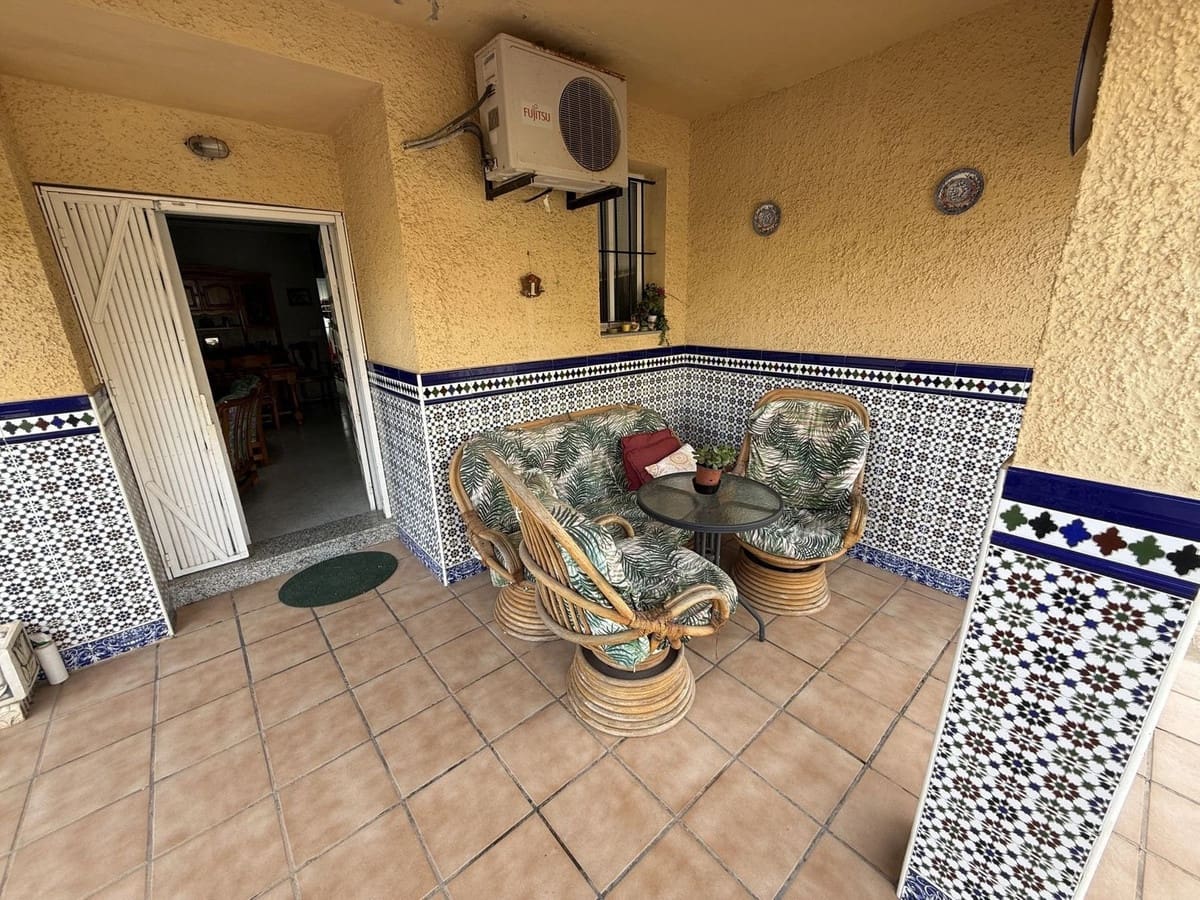 6 soverom Villa til salgs i Torrevieja med svømmebasseng garasje - € 695 000 (Ref: 10144610)