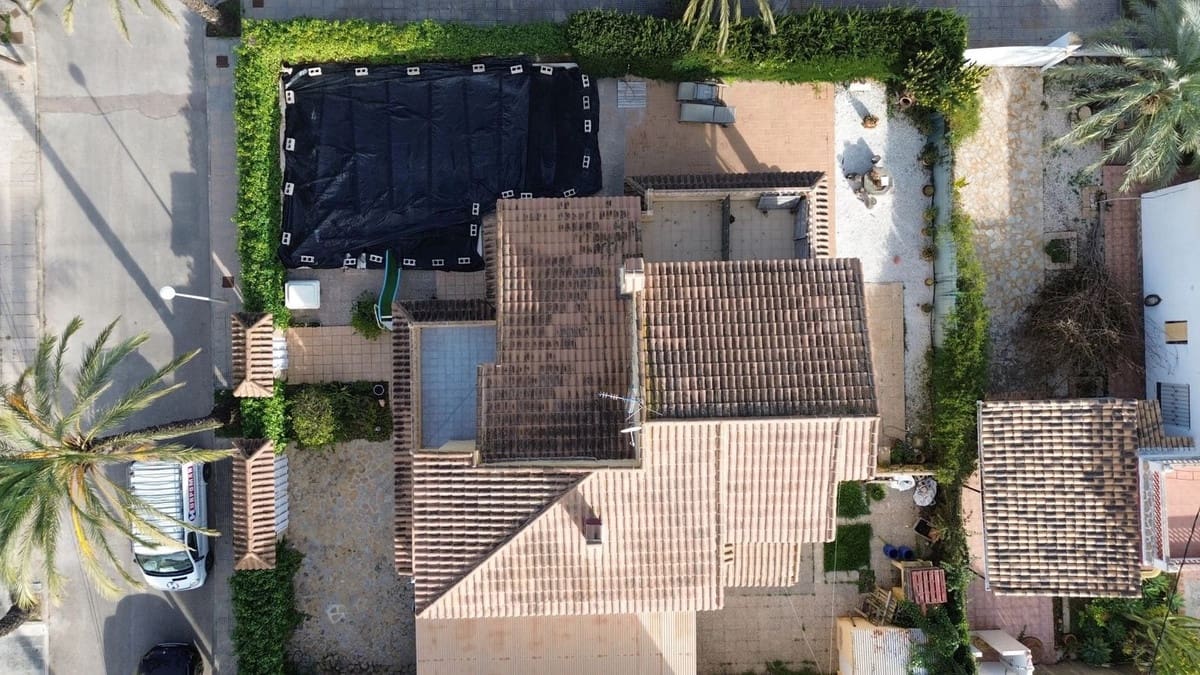 6 soverom Villa til salgs i Torrevieja med svømmebasseng garasje - € 695 000 (Ref: 10144610)