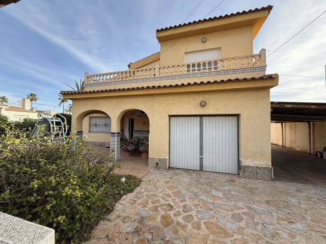 6 makuuhuone Huvila myytävänä paikassa Puerto Deportivo, Torrevieja mukana uima-altaan 
autotalli - 695 000 € (Ref: 10144610)