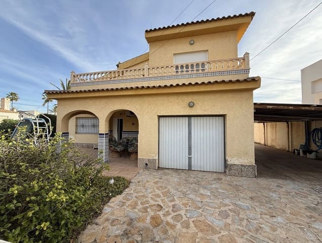 6 makuuhuone Huvila myytävänä paikassa Puerto Deportivo, Torrevieja mukana uima-altaan 
autotalli - 695 000 € (Ref: 10144610)