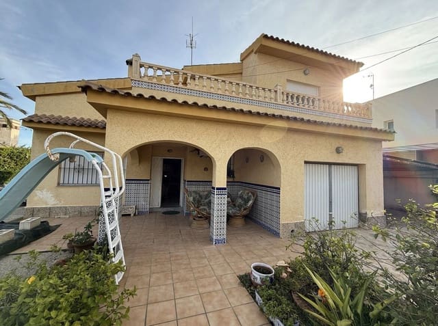 6 makuuhuone Huvila myytävänä paikassa Puerto Deportivo, Torrevieja mukana uima-altaan 
autotalli - 695 000 € (Ref: 10144610)