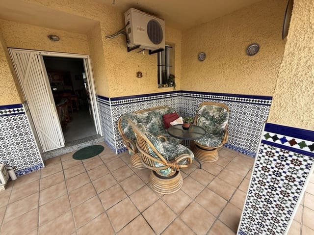 6 makuuhuone Huvila myytävänä paikassa Puerto Deportivo, Torrevieja mukana uima-altaan 
autotalli - 695 000 € (Ref: 10144610)