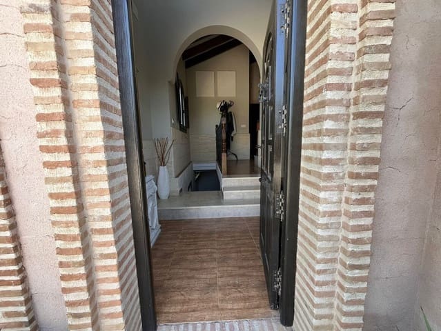 6 sypialnia Willa na sprzedaż w Torrellano, Elche / Elx z basenem garażem - 590 000 € (Ref: 10144644)