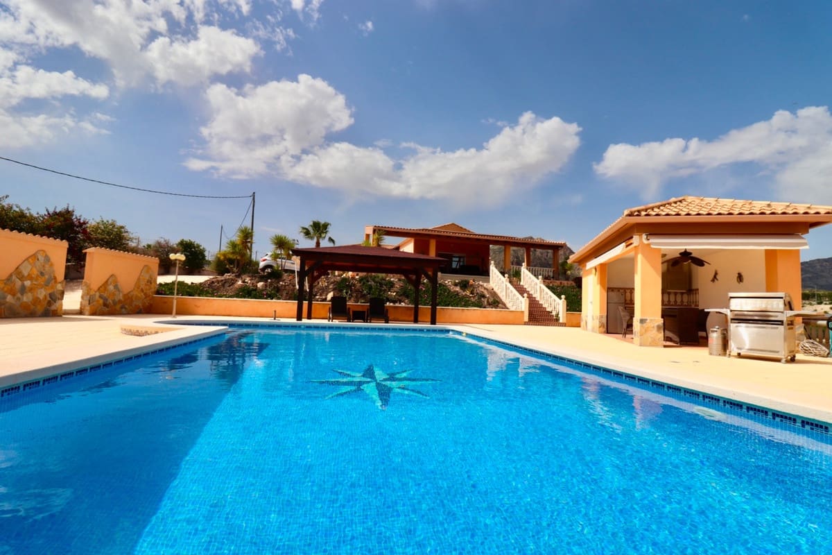 Chalet de 4 habitaciones en Albatera en venta con piscina garaje - 540.000 € (Ref: 10144646)