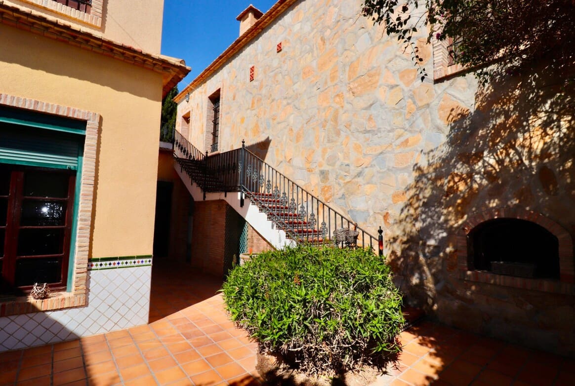 6 soveværelse Villa til salg i Almoradi med swimmingpool garage - € 599.000 (Ref: 10144647)