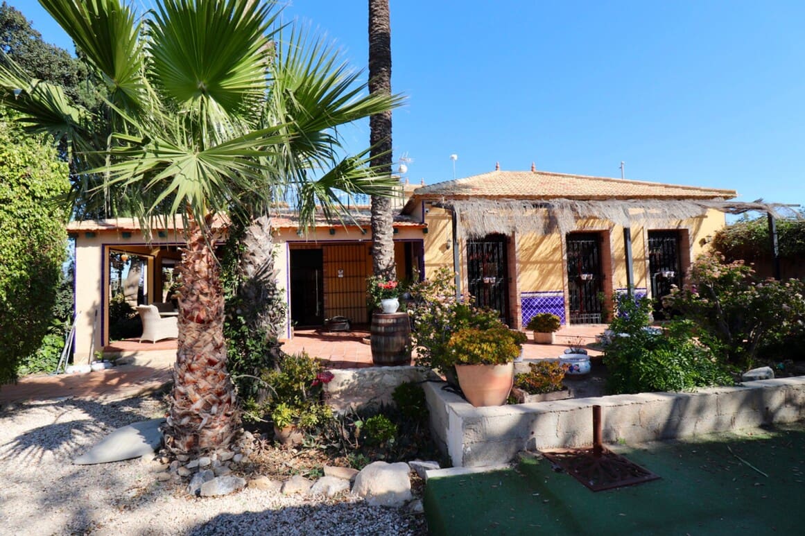 6 soveværelse Villa til salg i Almoradi med swimmingpool garage - € 599.000 (Ref: 10144647)