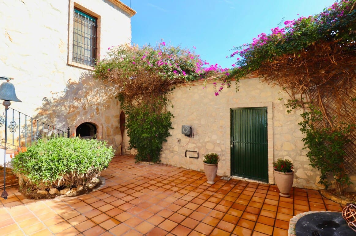 6 soveværelse Villa til salg i Almoradi med swimmingpool garage - € 599.000 (Ref: 10144647)