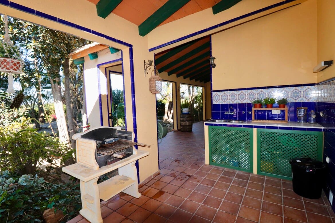 6 soveværelse Villa til salg i Almoradi med swimmingpool garage - € 599.000 (Ref: 10144647)