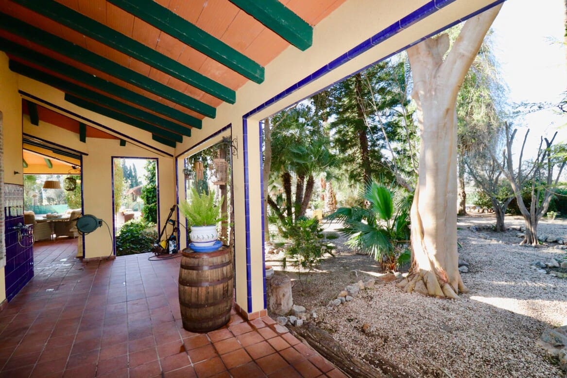 6 soveværelse Villa til salg i Almoradi med swimmingpool garage - € 599.000 (Ref: 10144647)