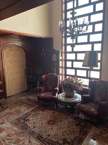 6 soverom Villa til salgs i Alicante by med svømmebasseng garasje - € 1 350 000 (Ref: 10144648)