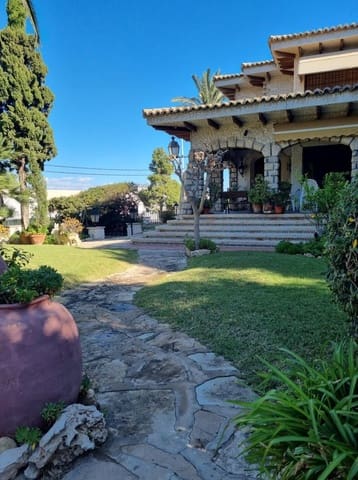 6 soverom Villa til salgs i Alicante by med svømmebasseng garasje - € 1 350 000 (Ref: 10144648)