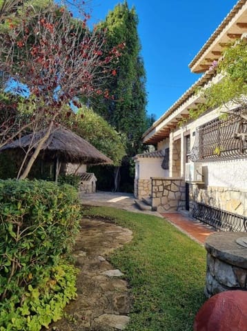 6 soverom Villa til salgs i Alicante by med svømmebasseng garasje - € 1 350 000 (Ref: 10144648)