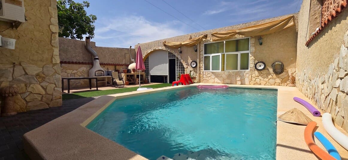 Casa de 5 habitaciones en San Isidro en venta con piscina garaje - 325.000 € (Ref: 10144649)