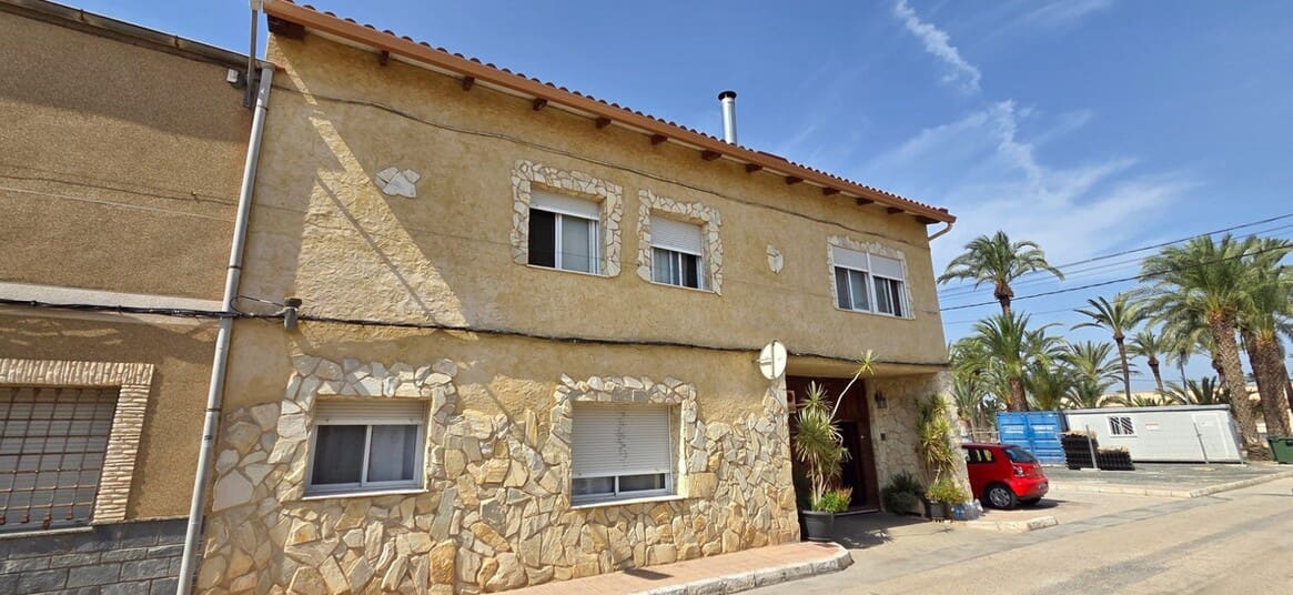 Casa de 5 habitaciones en San Isidro en venta con piscina garaje - 325.000 € (Ref: 10144649)