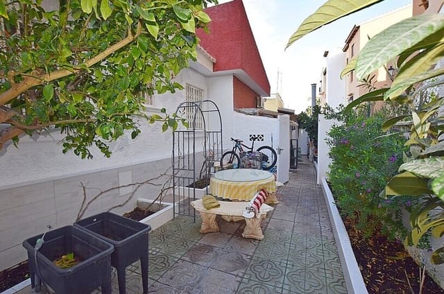 3 soveværelse Villa til salg i Playa del Cura, Torrevieja med swimmingpool garage - € 850.000 (Ref: 10144650)