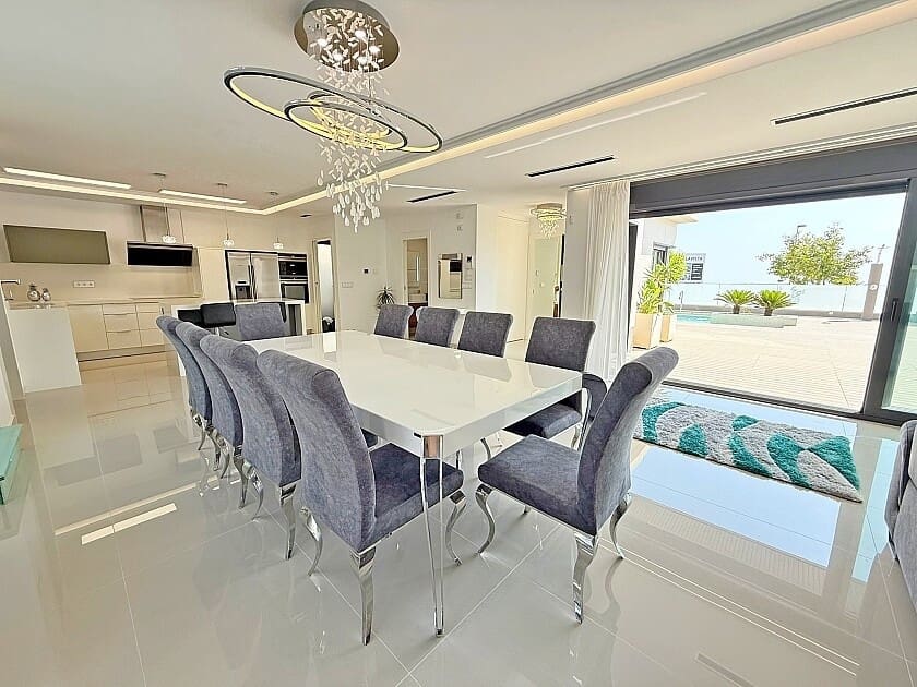 5 quarto Moradia para venda em San Miguel de Salinas com piscina garagem - 899 000 € (Ref: 10144651)