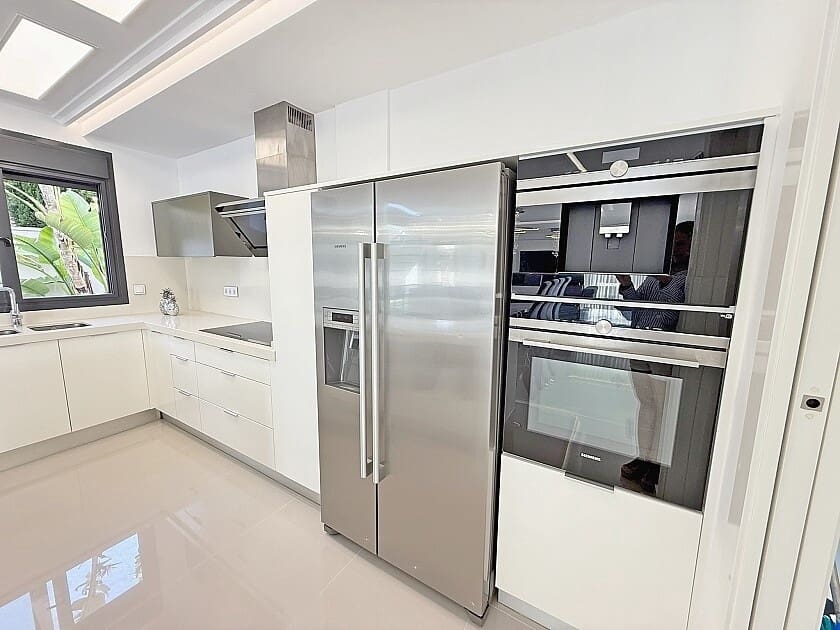 5 quarto Moradia para venda em San Miguel de Salinas com piscina garagem - 899 000 € (Ref: 10144651)