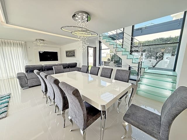 5 quarto Moradia para venda em San Miguel de Salinas com piscina garagem - 899 000 € (Ref: 10144651)