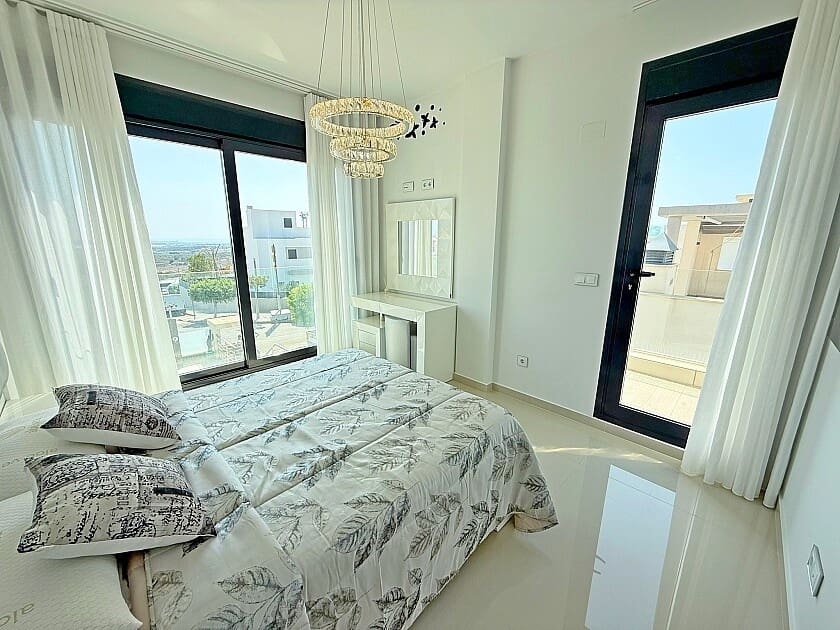 5 quarto Moradia para venda em San Miguel de Salinas com piscina garagem - 899 000 € (Ref: 10144651)